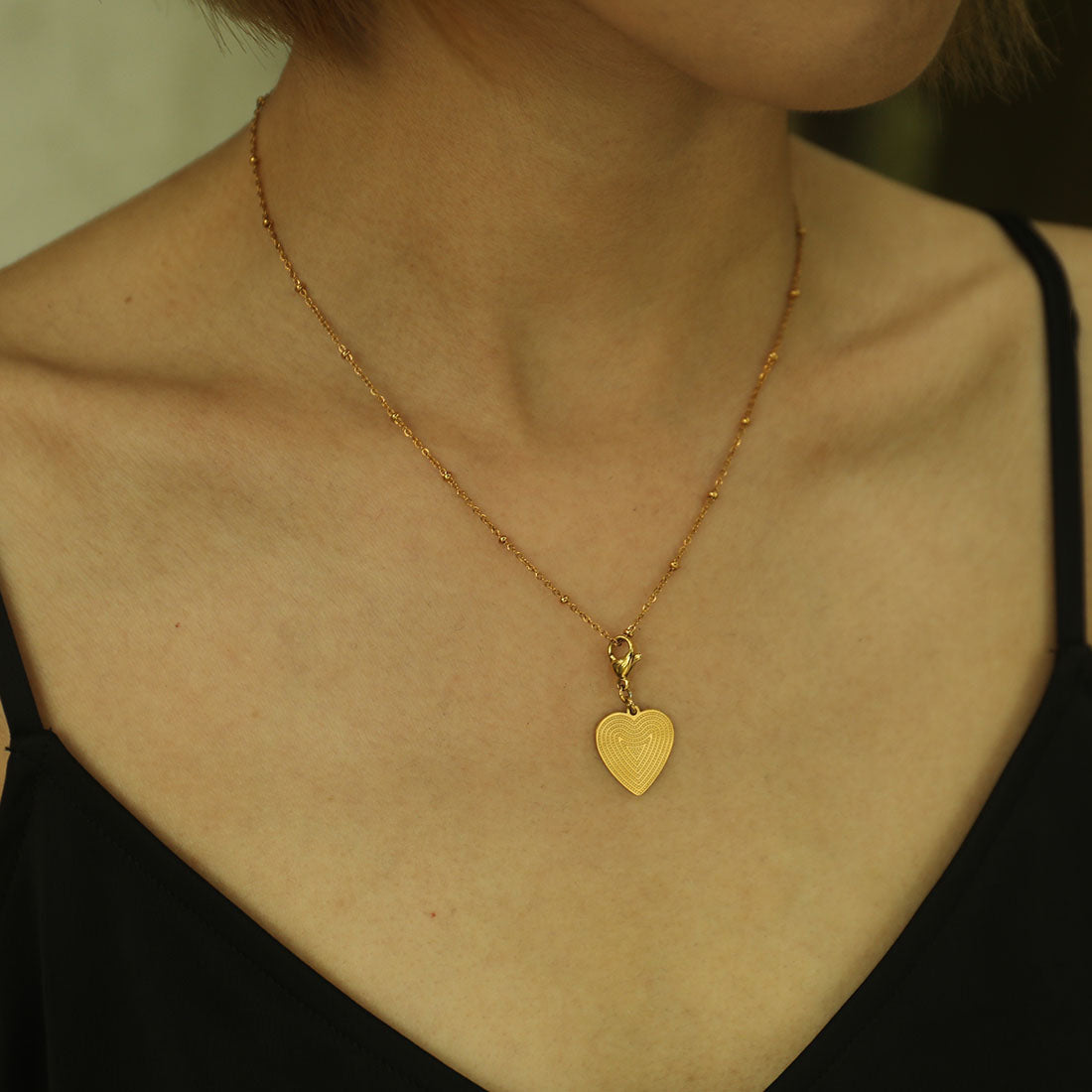 AVERY Charm Necklace Gold