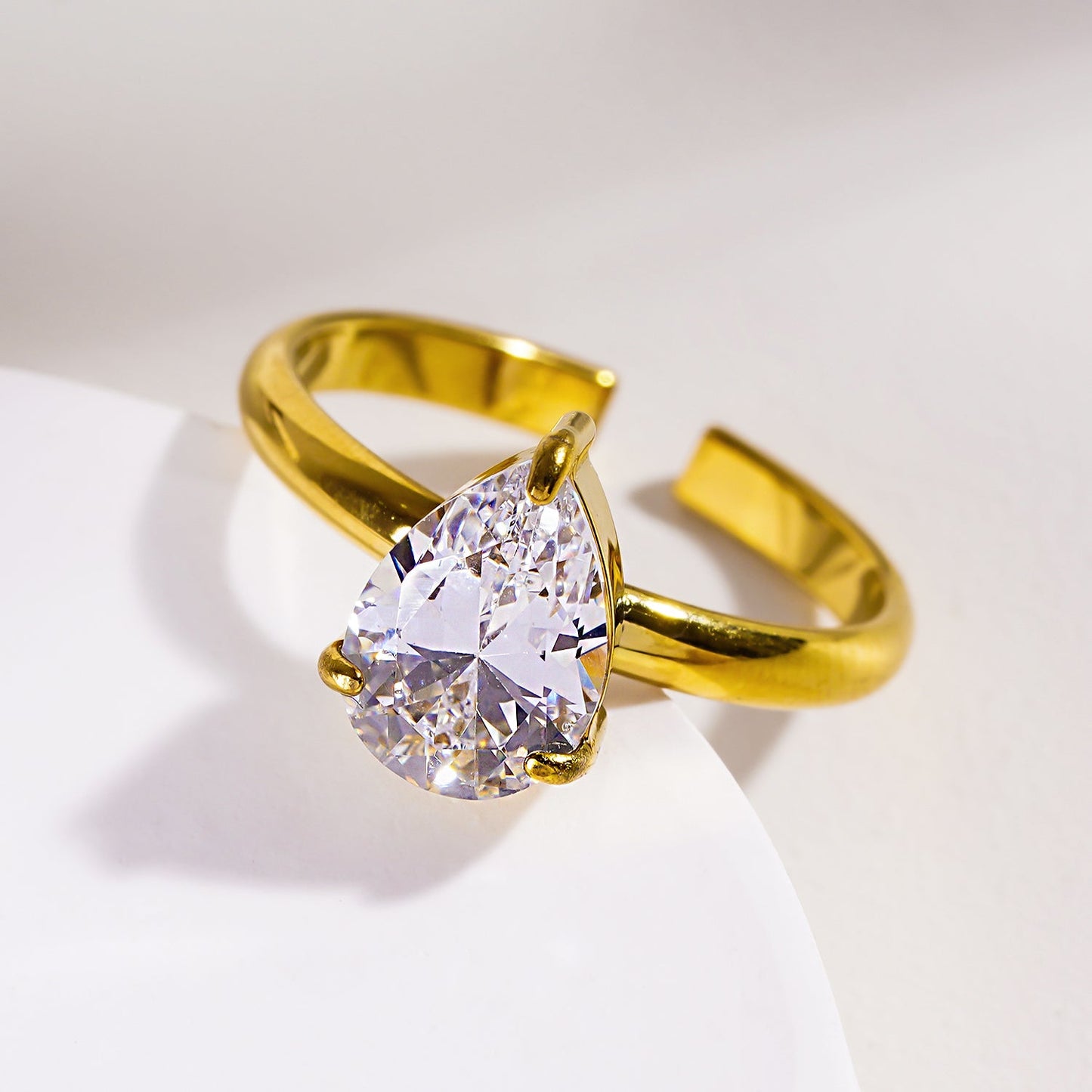 DIMONDA: Classic Gold Ring with Prominent Teardrop Zirconia Centerpiece