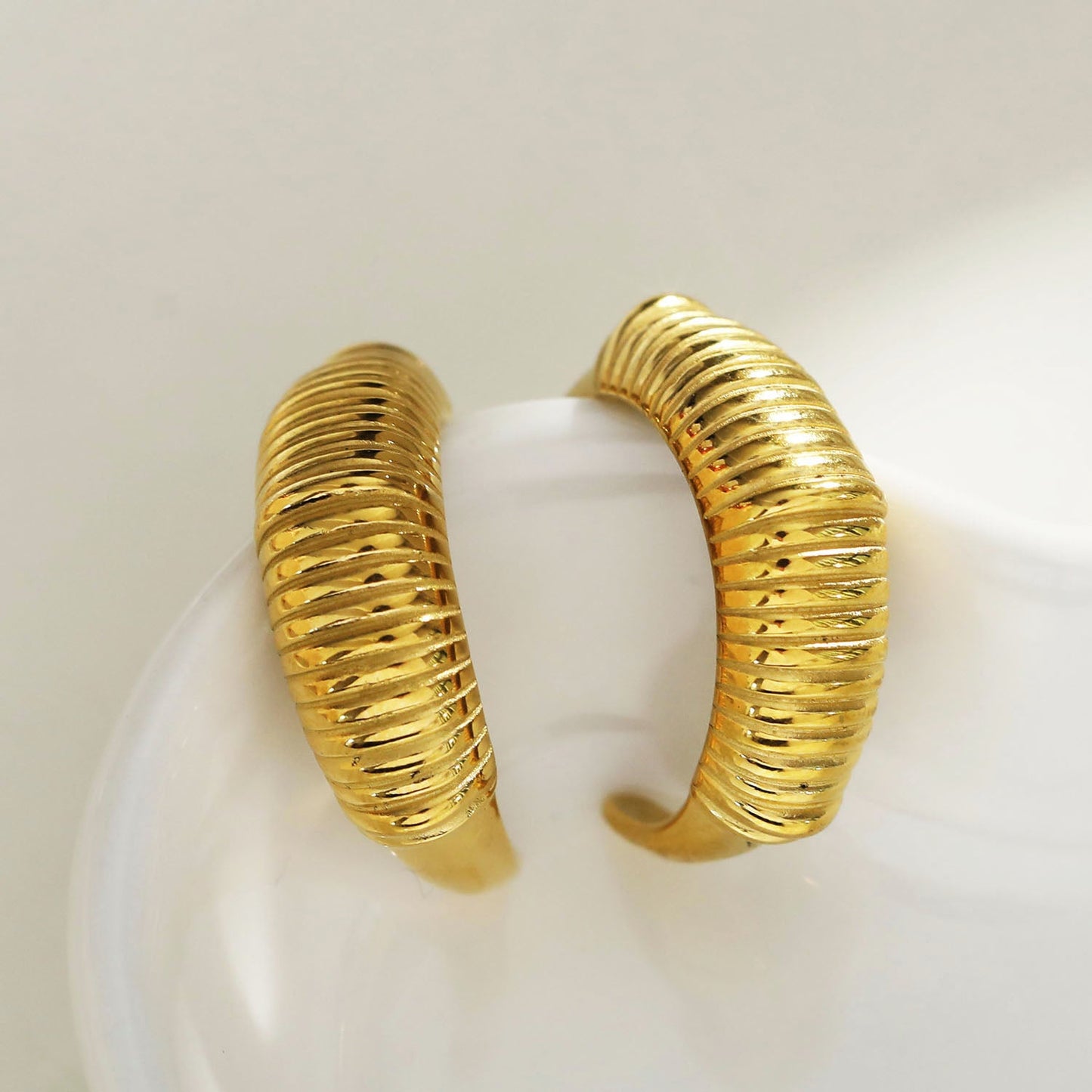 Style DOLCEDA: Art Deco Styled Geometric Hoop Earrings