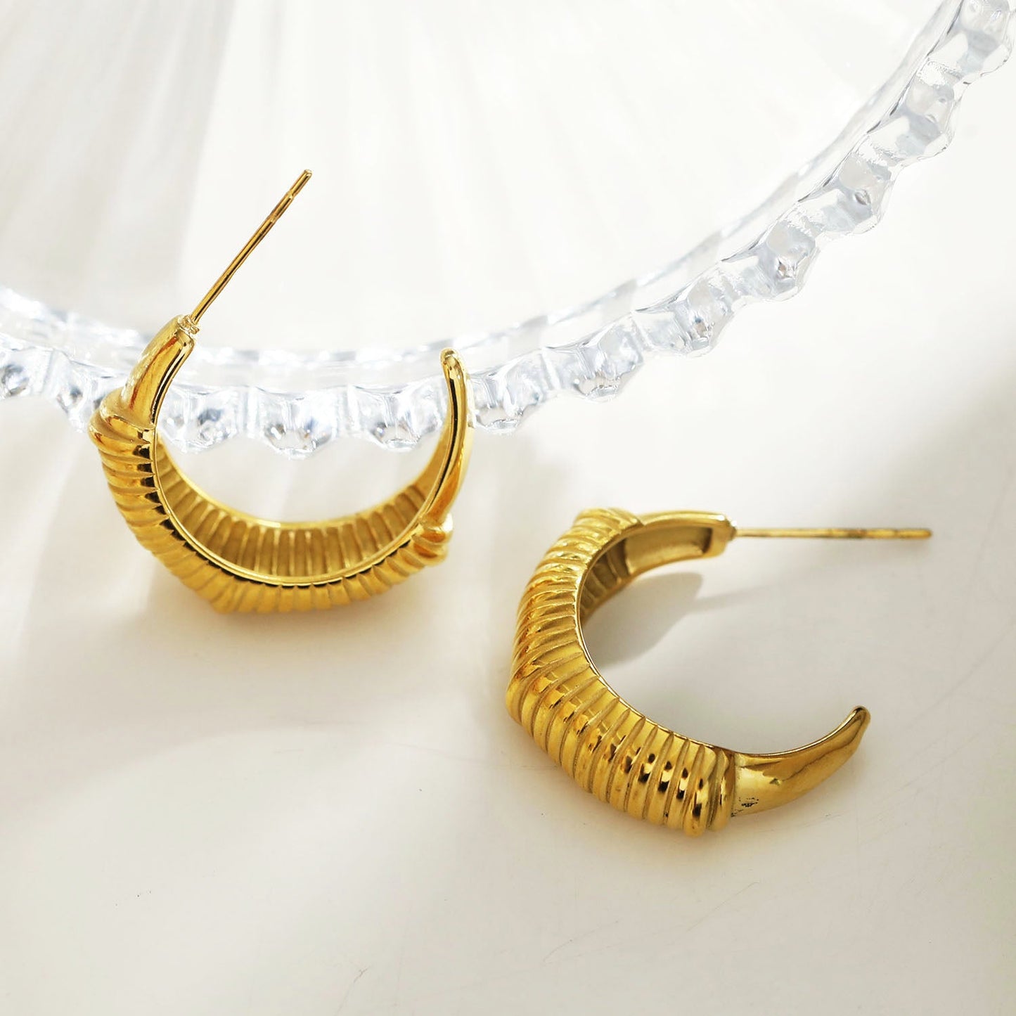Style DOLCEDA: Art Deco Styled Geometric Hoop Earrings