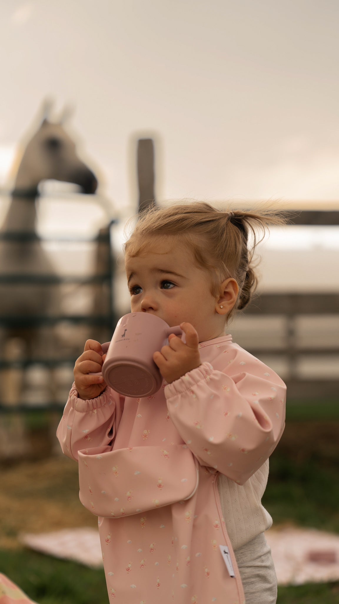 Bavette à manches longues avec pochette intégrée