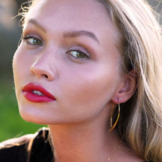 XIMENA: Geometric Curves Gold Hoops