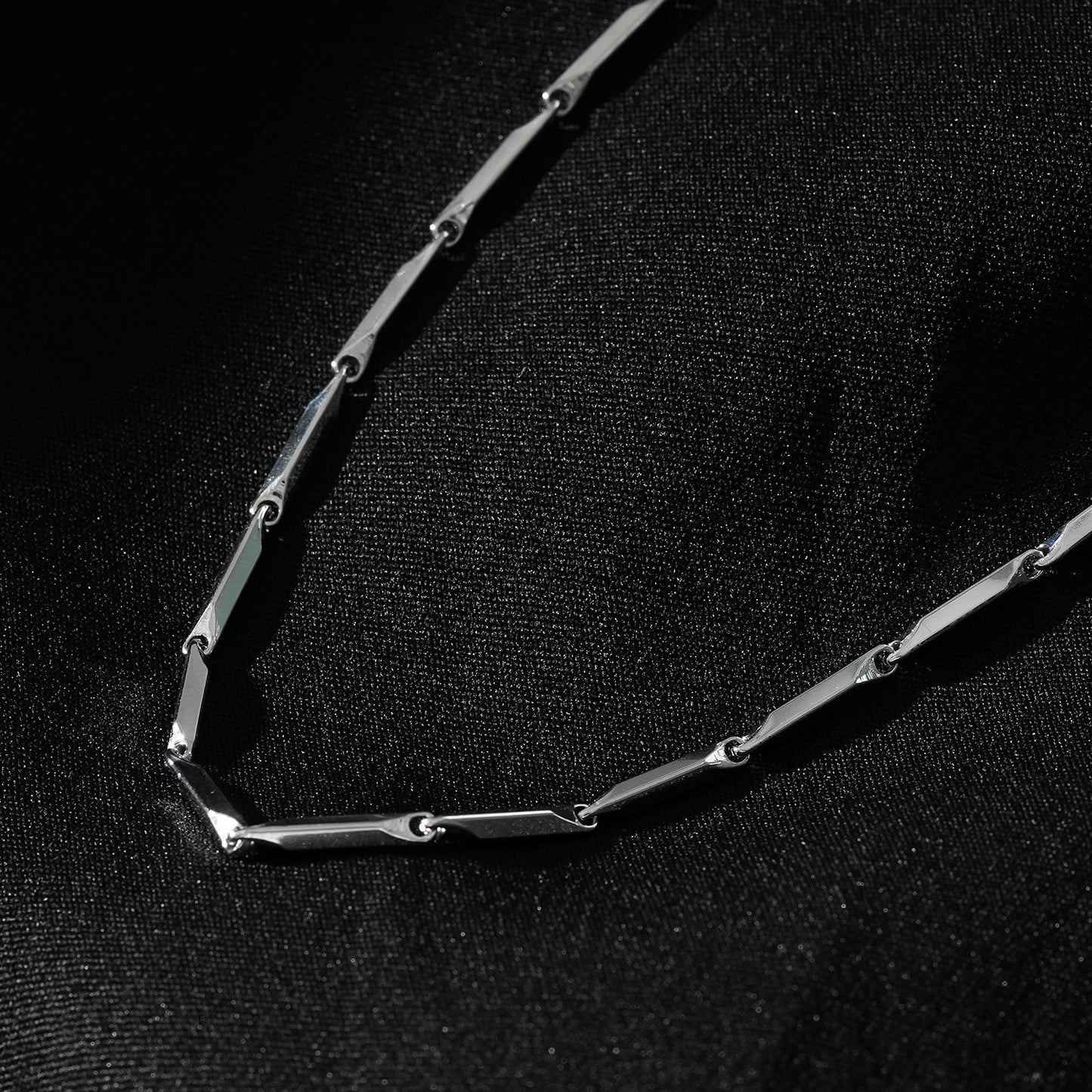 Style GUMIA Silver: Minimalist Geometric Shaped Beaded Chain Necklace