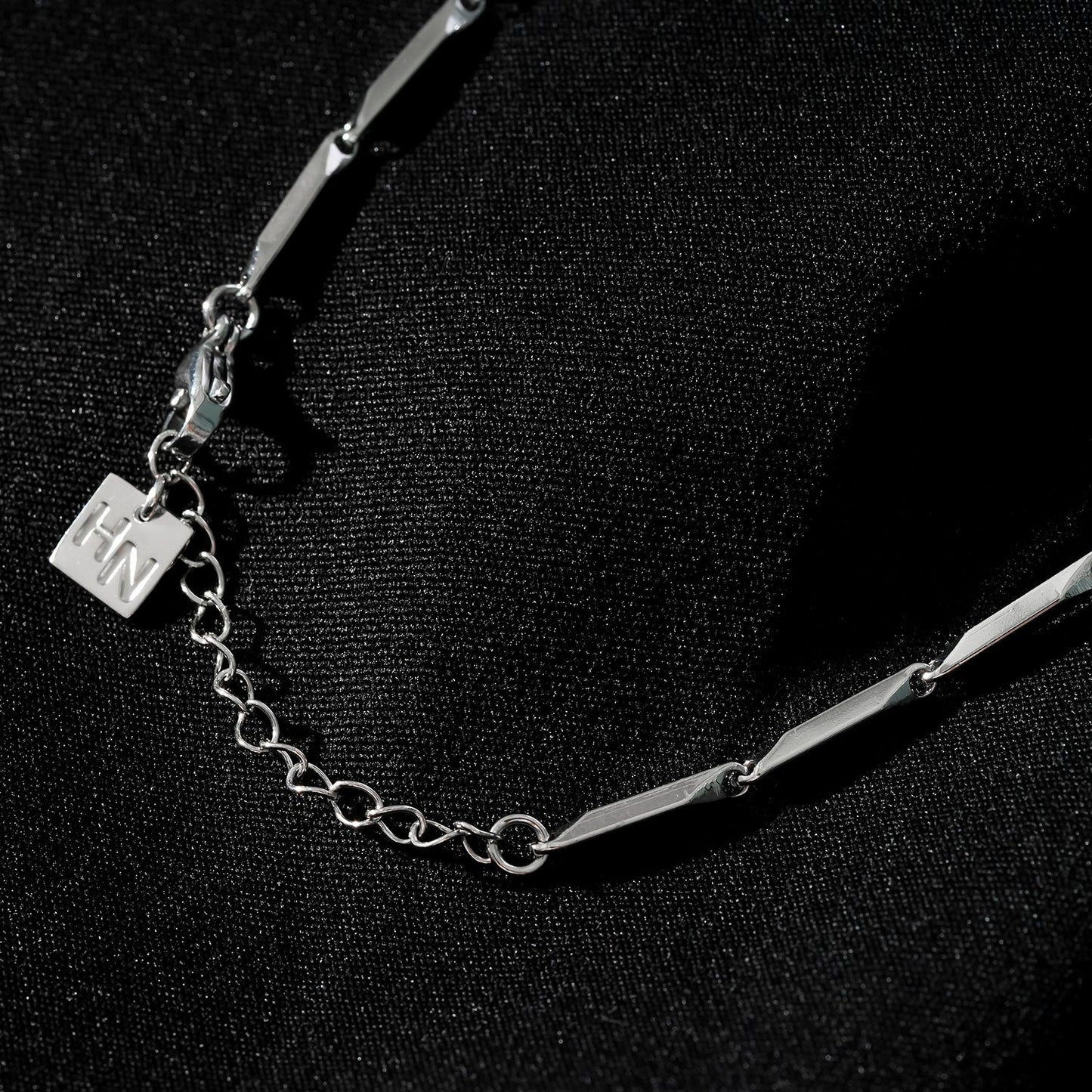 Style GUMIA Silver: Minimalist Geometric Shaped Beaded Chain Necklace