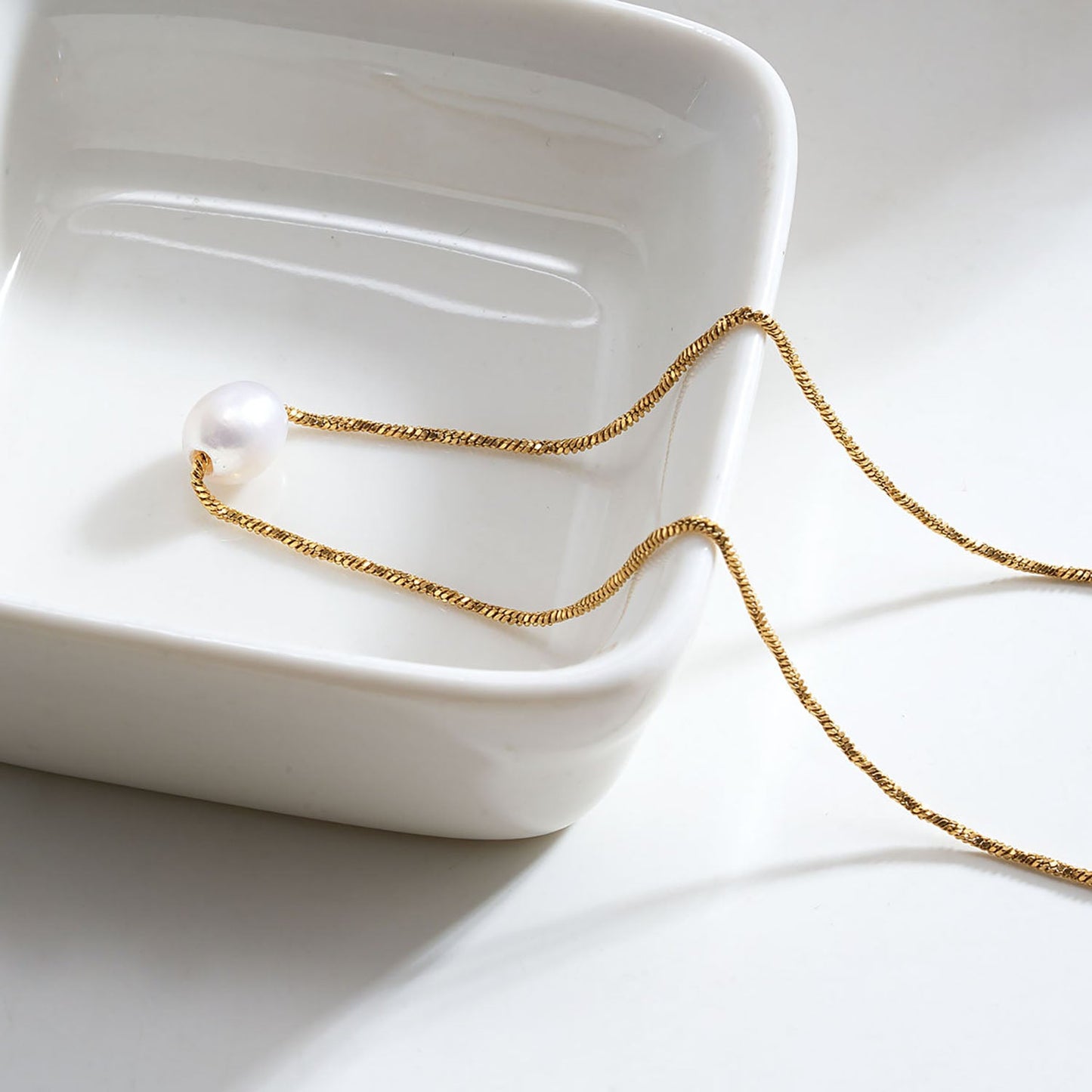 VAZSONY Gold: Effortless Grace - Dainty Textured Chain Necklace with Single Freshwater Pearl