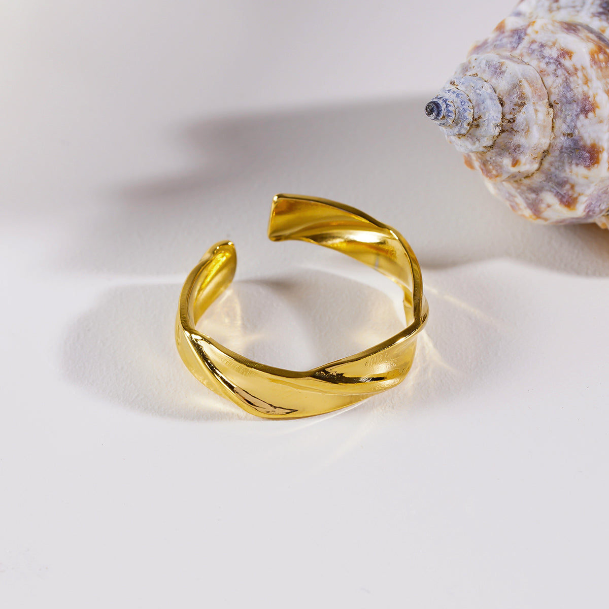 ELIAS: Shapes & Textures Modernist Ring