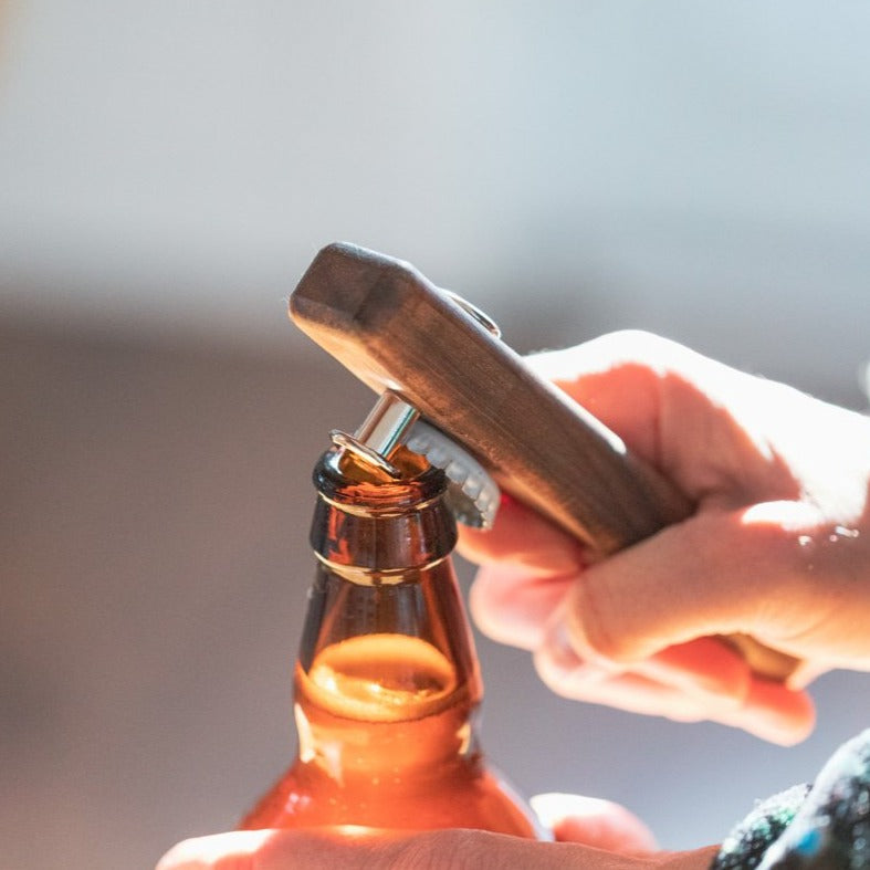 Décapsuleur ergonomique "Le d-Cap"