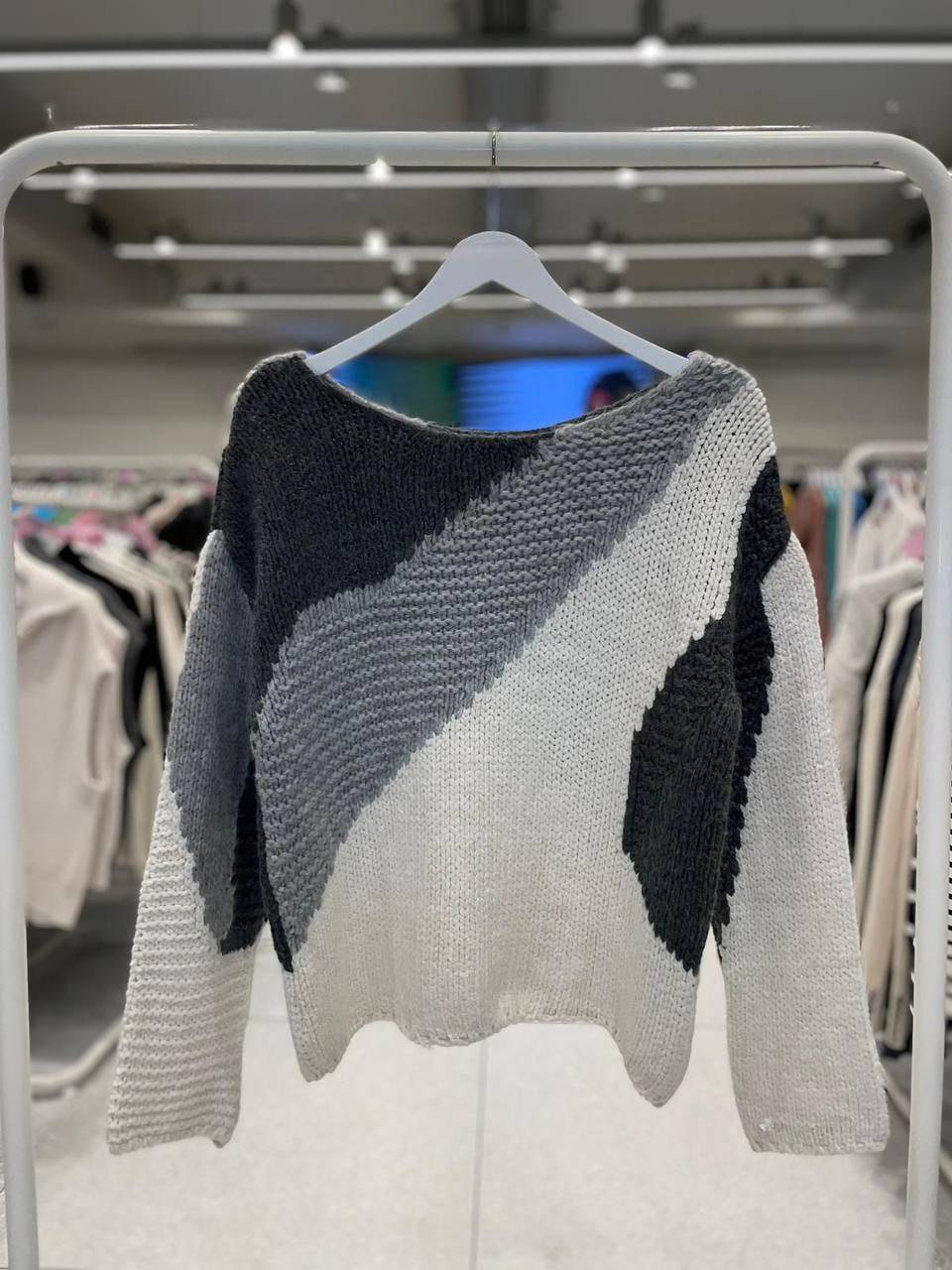 Multicolor Off-Shoulder Sweater - Grey