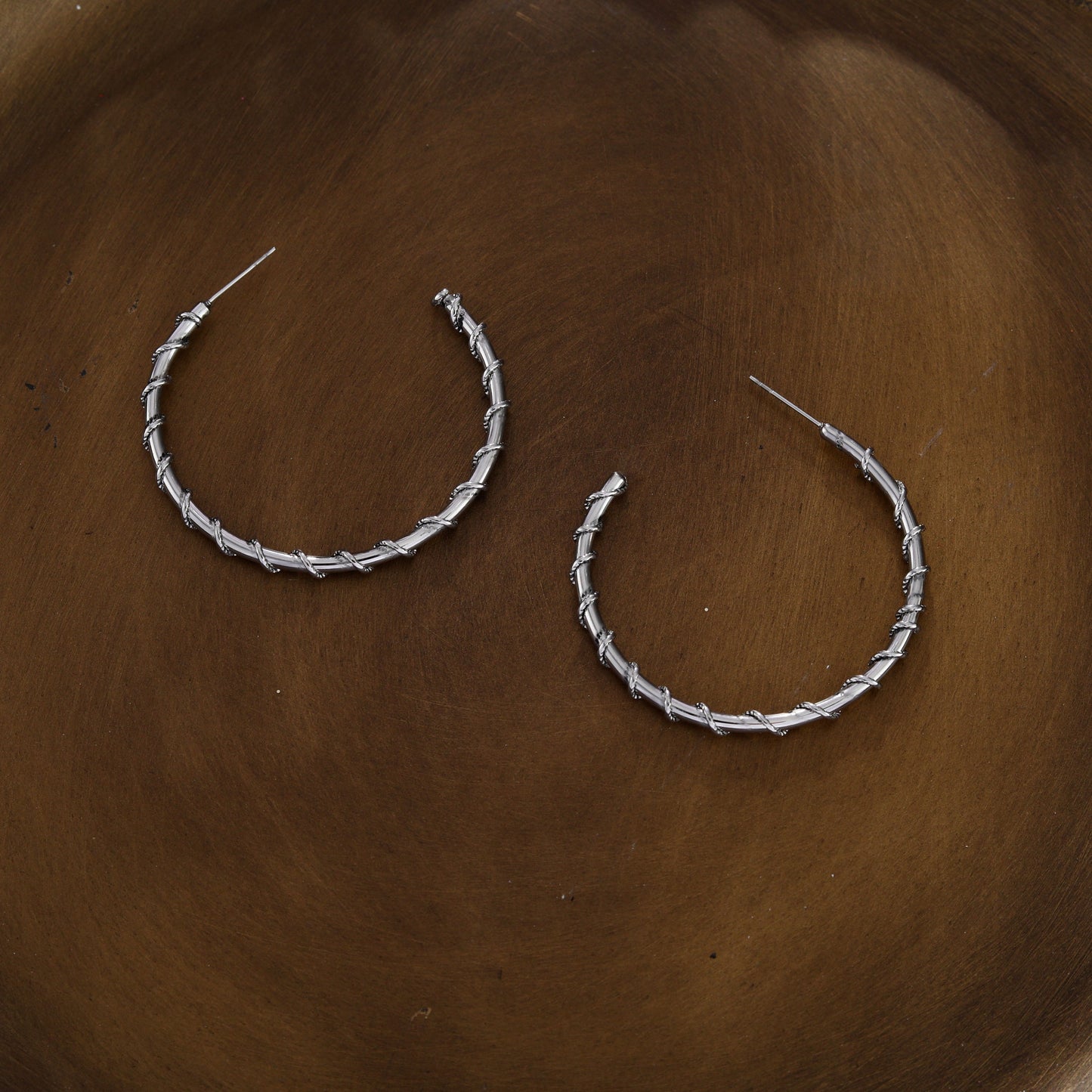 ELNA Silver Hoop Earrings with a Decorative Twist