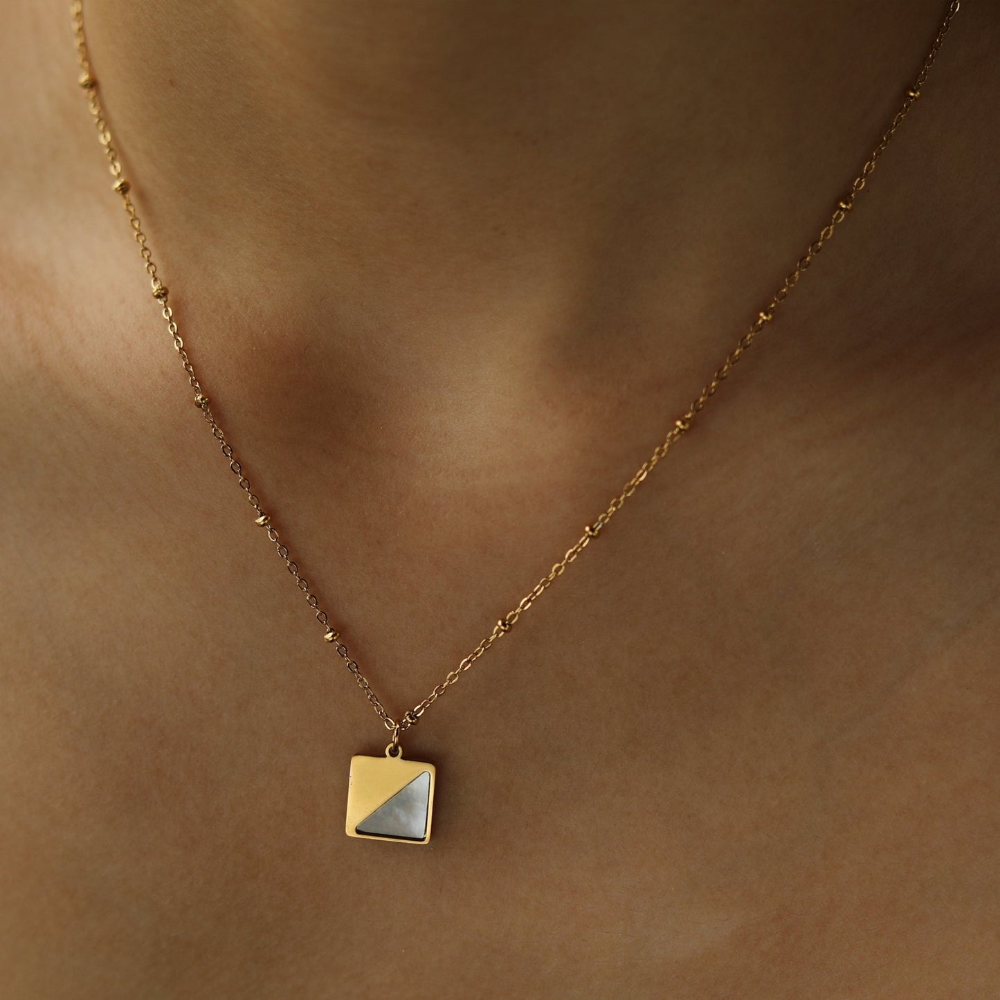ELU Minimalist Metal & Shell Square Pendant Necklace