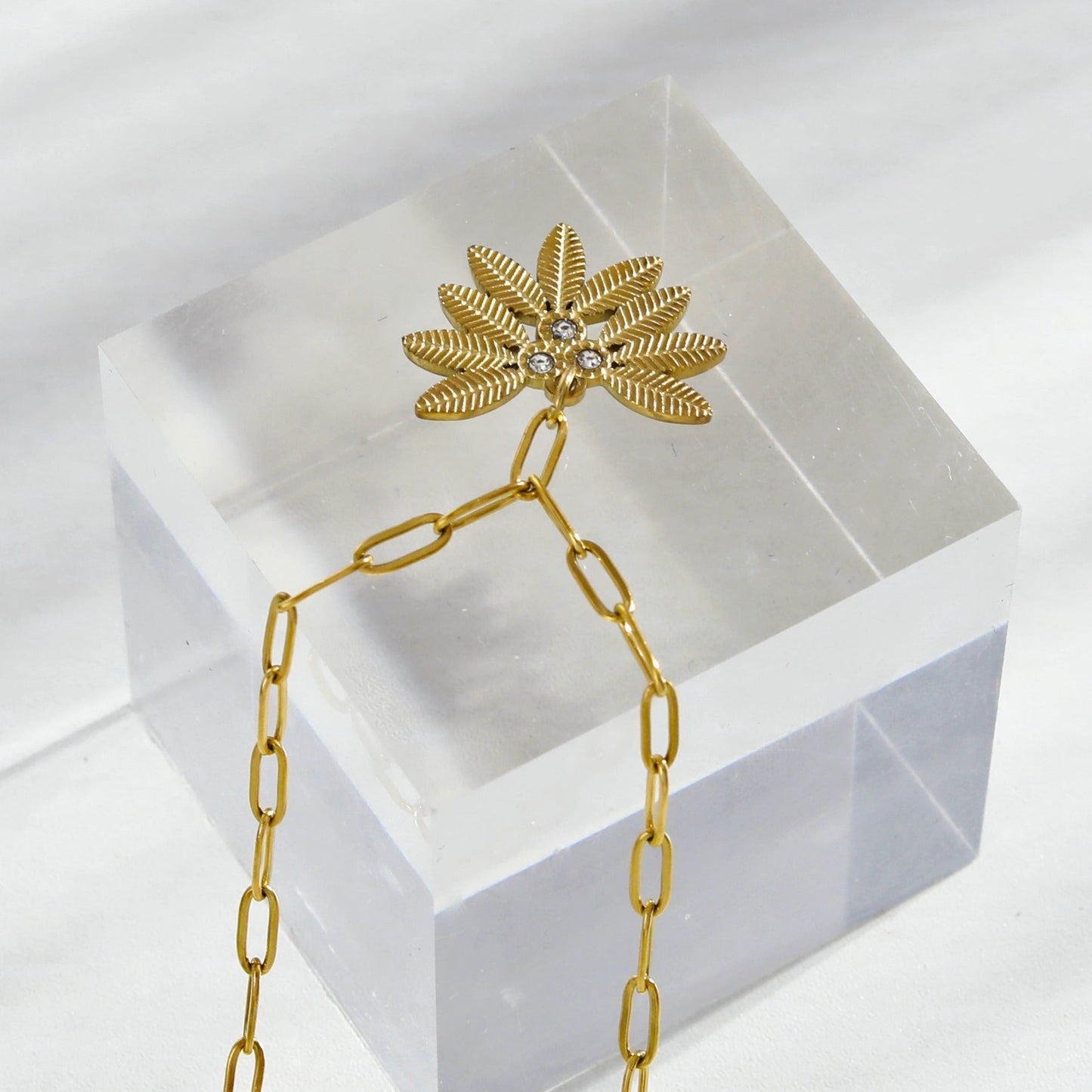 ENOLA Mini Paper Clip Chain with Leaves Design Zirconia Pendant in Gold