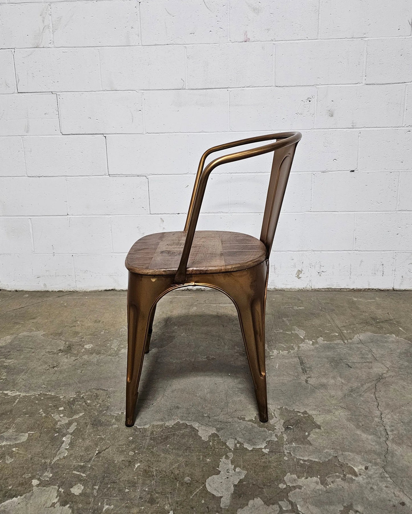 Ensemble de 2 Chaises Industry en acier Dorée et siège en bois de manguier