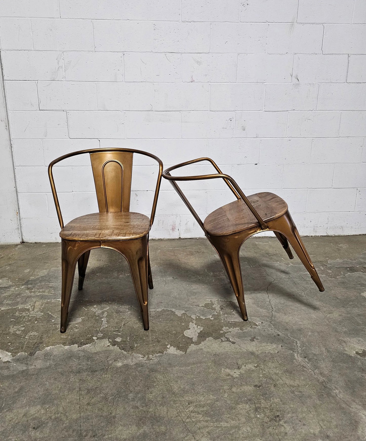 Ensemble de 2 Chaises Industry en acier Dorée et siège en bois de manguier