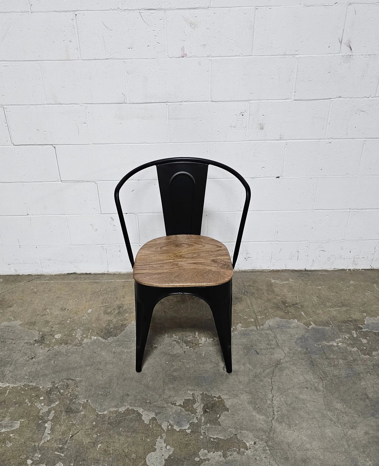 Ensemble de 2 Chaises Industry en acier noir et siège en bois de manguier