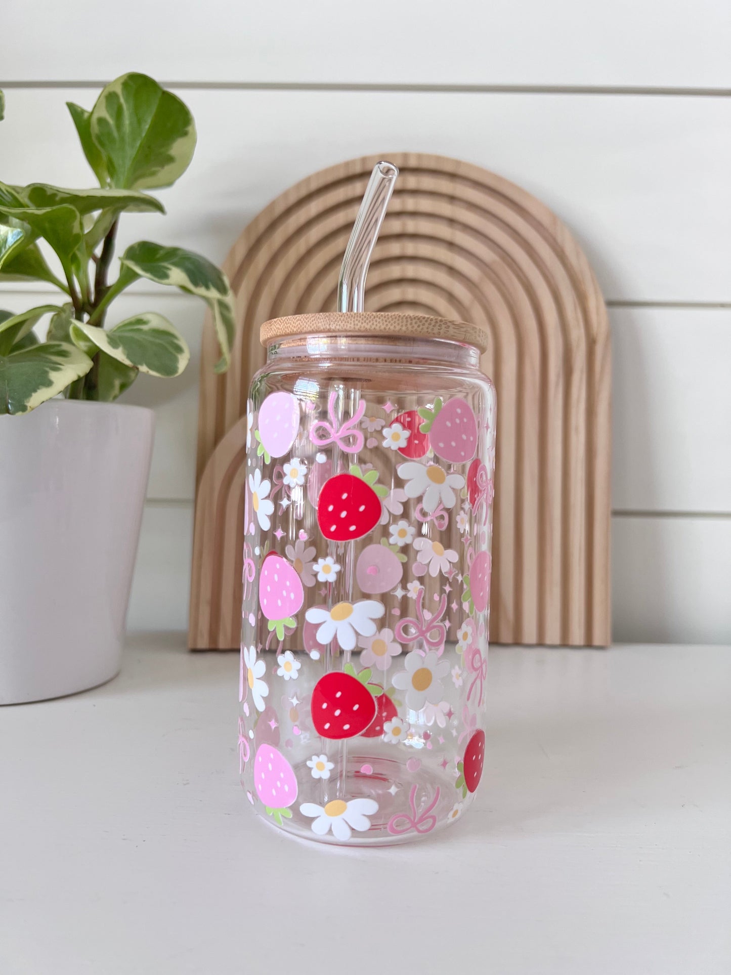 Strawberry daisy Coquette glass cup