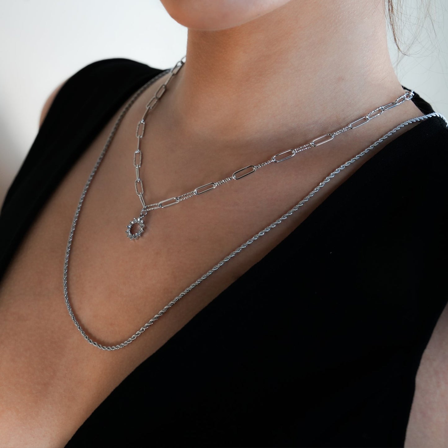 FRETTA: Radiant Star Shaped Pendant Zirconia Paper-Clip Chain Necklace in White Gold (Silver Toned)