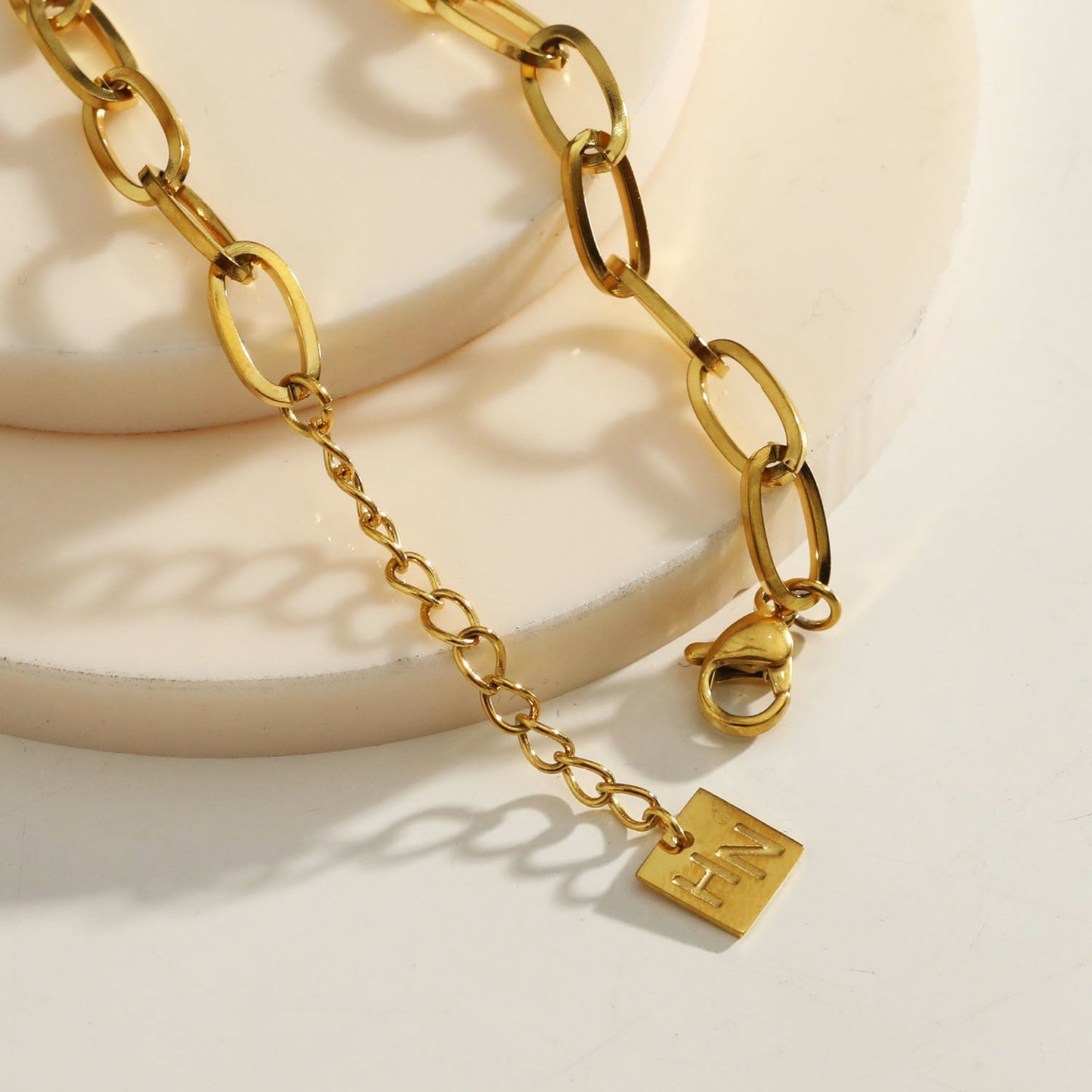 GAILA Deco Paper-Clip Bracelet with Zirconia Embedded Centre Piece