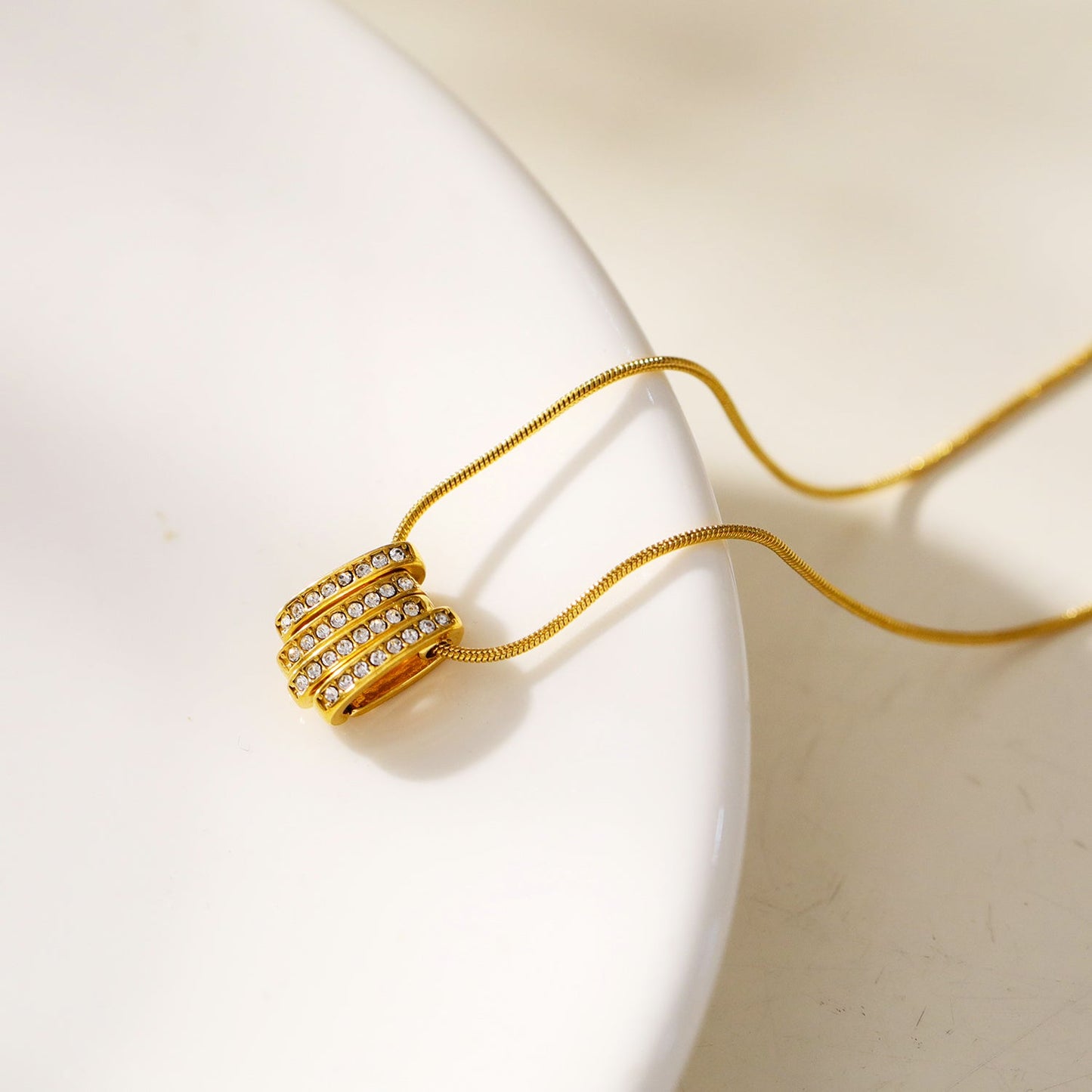 GARNA Gold: Mini Snake-Skin Chain with Zirconia-Adorned Oval Shaped Charms