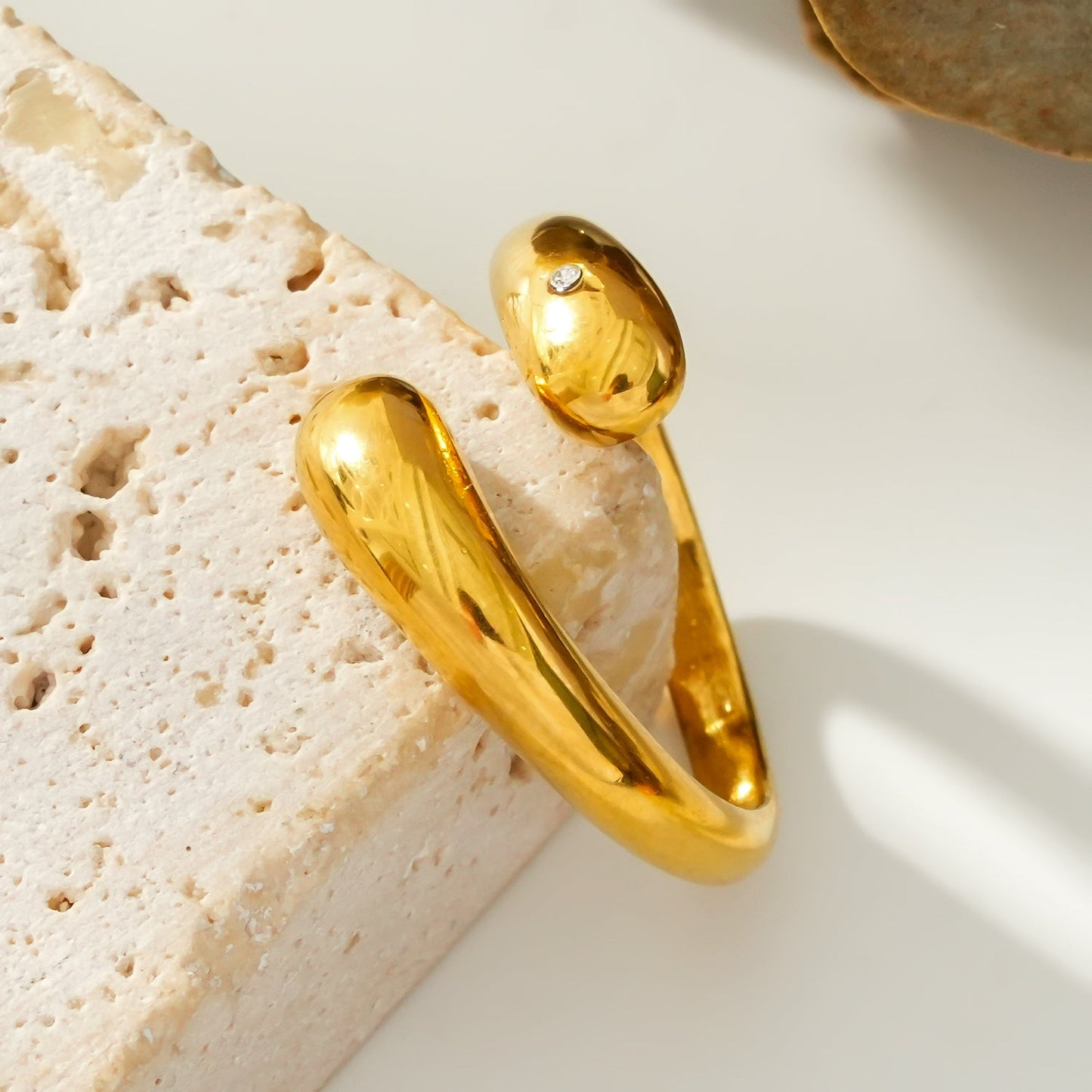 GARUVA: Modern Abstract Ring with Solitaire Zirconia Gemstone in Gold