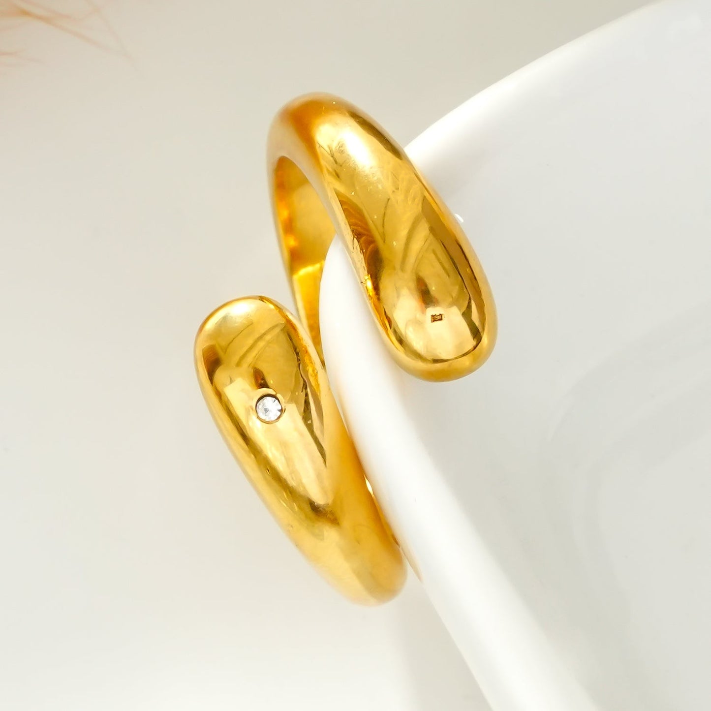 GARUVA: Modern Abstract Ring with Solitaire Zirconia Gemstone in Gold