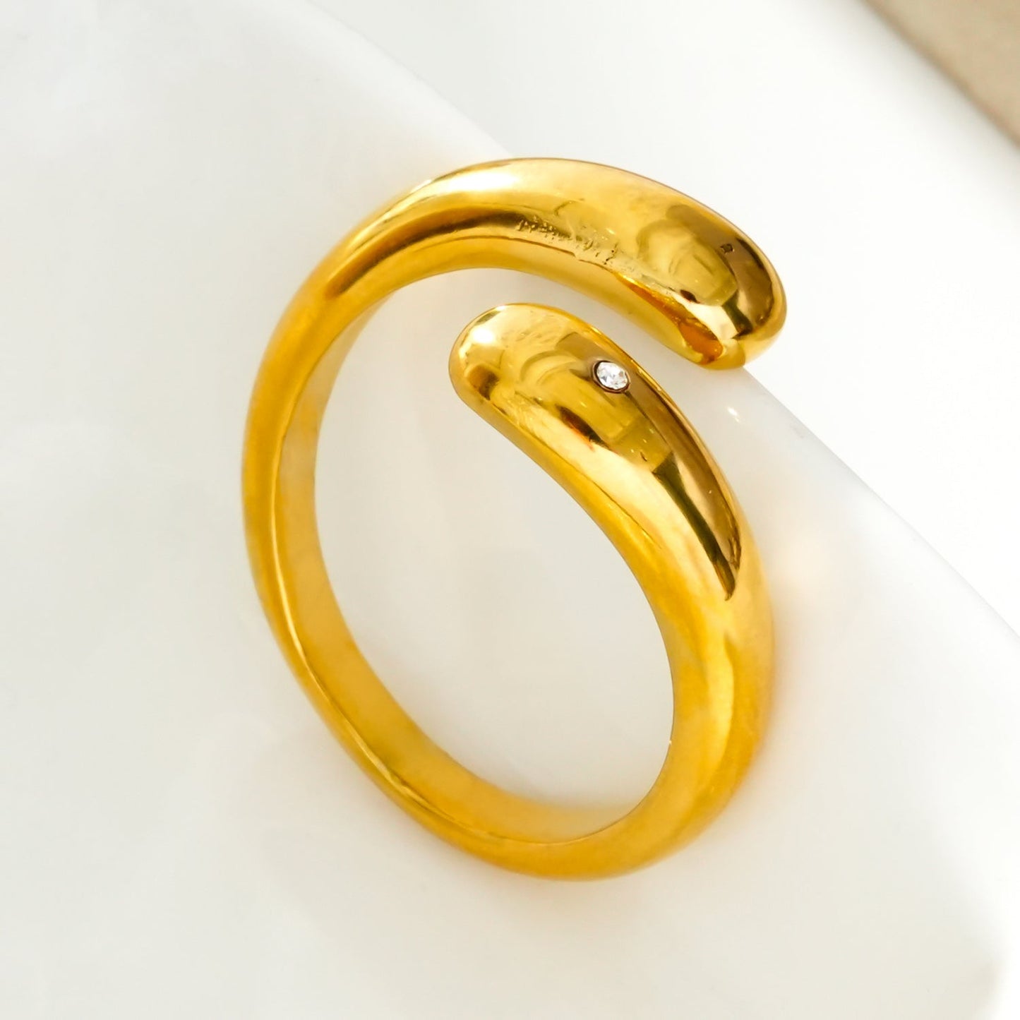 GARUVA: Modern Abstract Ring with Solitaire Zirconia Gemstone in Gold