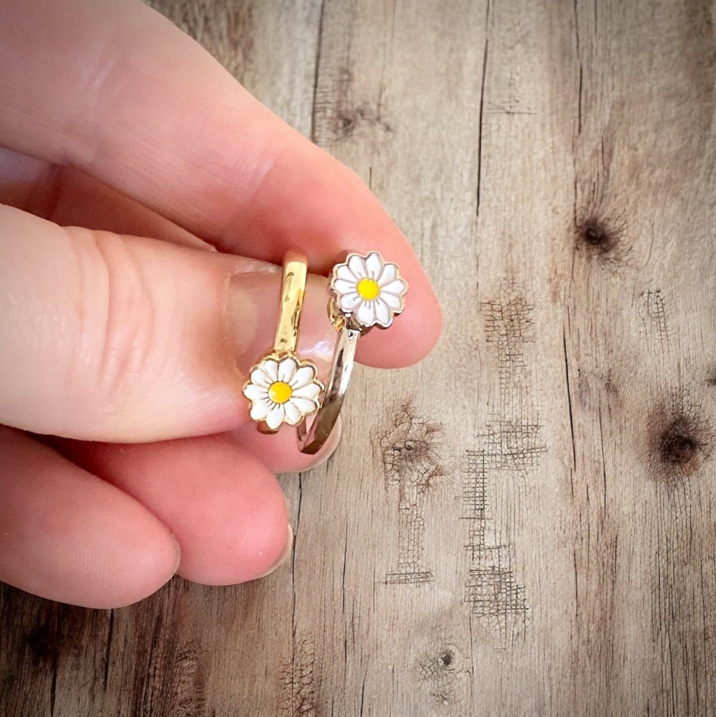 Daisy Fidget Ring – Adjustable Spinner Ring for Anxiety Relief