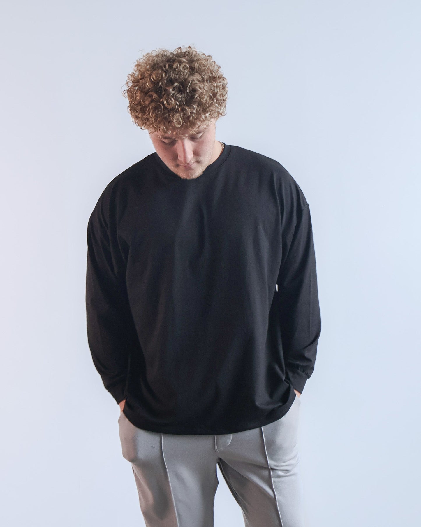 Le t-shirt à manches longues Easy Fit en noir