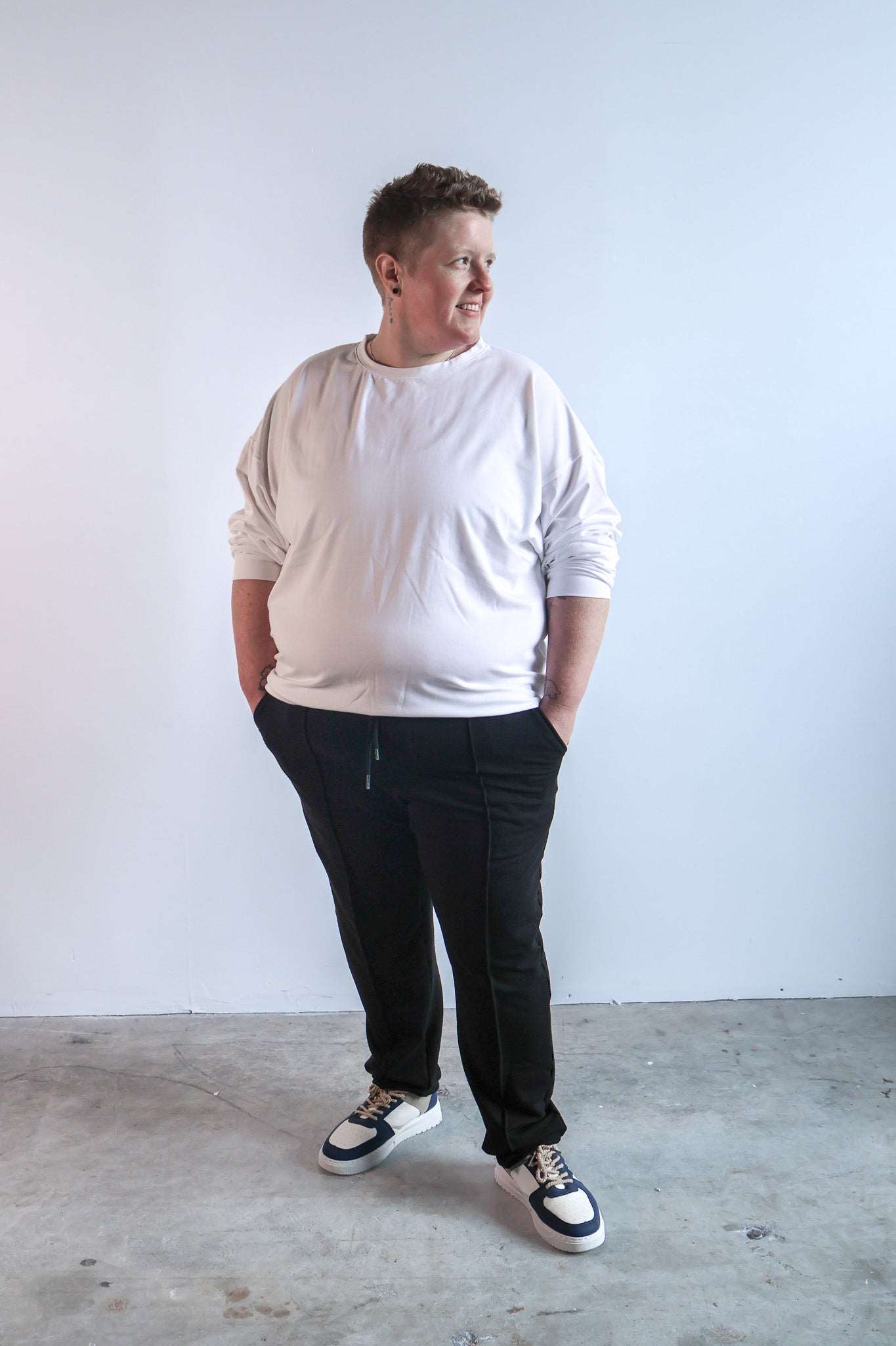 Le pantalon de survêtement sur mesure en noir