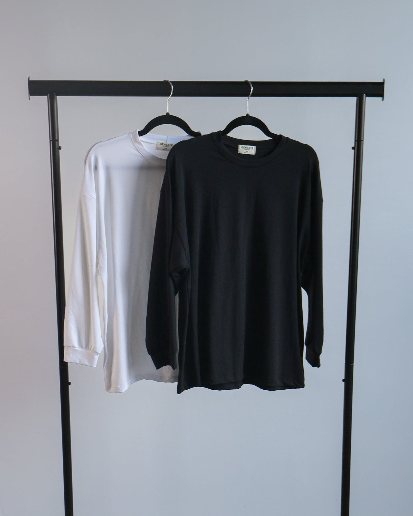 Le t-shirt à manches longues Easy Fit en noir