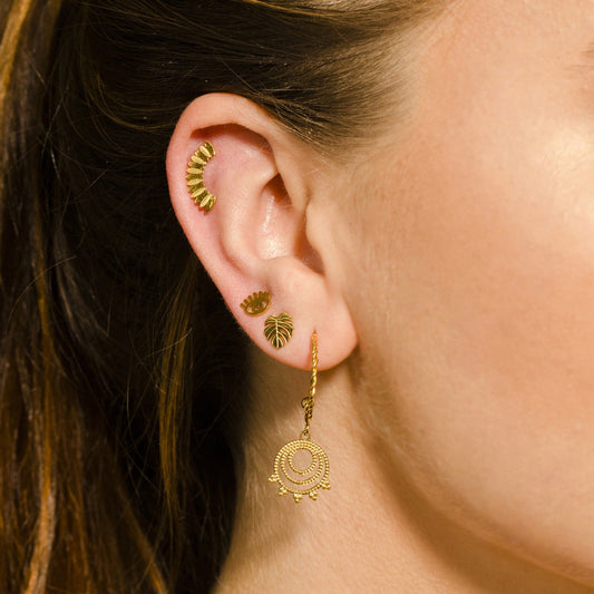 ZOEY: Curved Shaped Leaf Patterned Stud Earrings