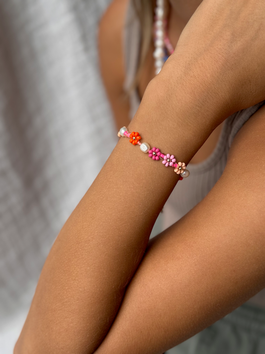 Daisy Brights Bracelet in “Pink Grapefruit”