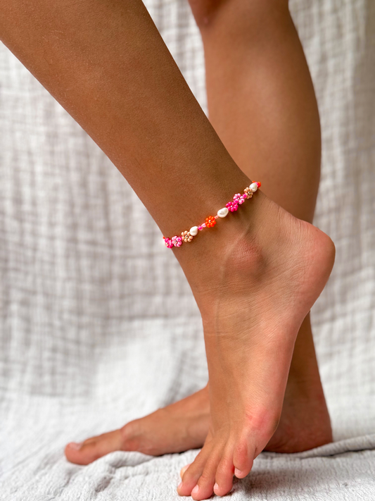 Daisy Brights Anklet in “Pink Grapefruit”