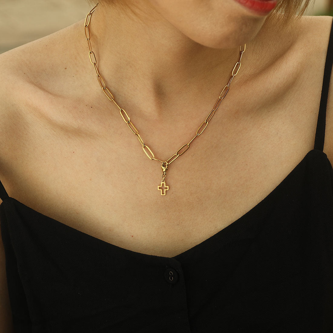 AVERY Charm Necklace Gold