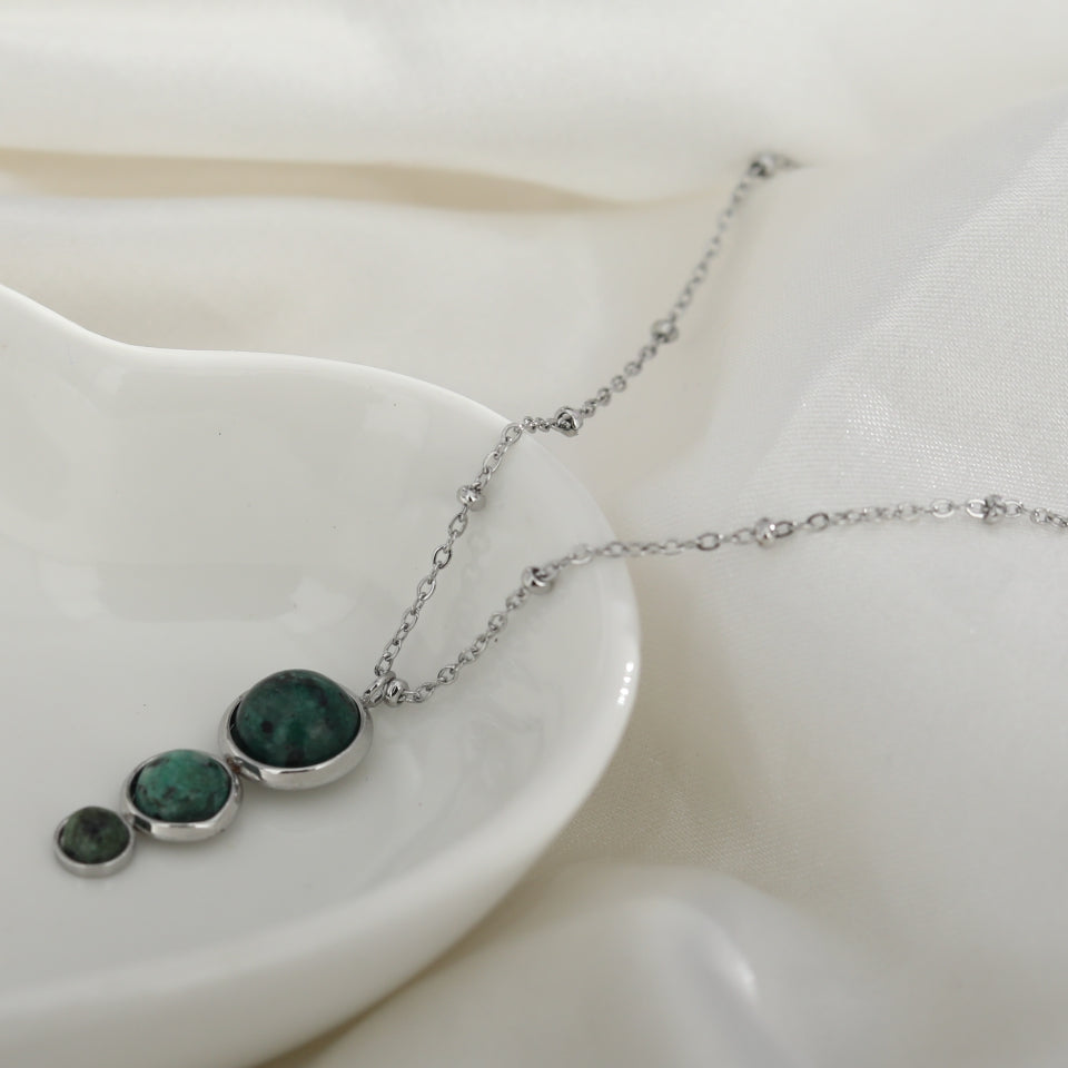 INDY: 3-Stone Pendant Silver Necklace