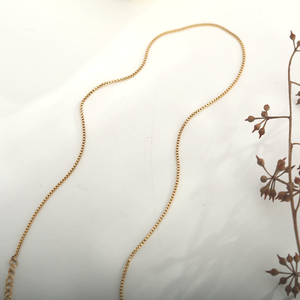 INGA: Mini-Box Chain Necklace in Gold