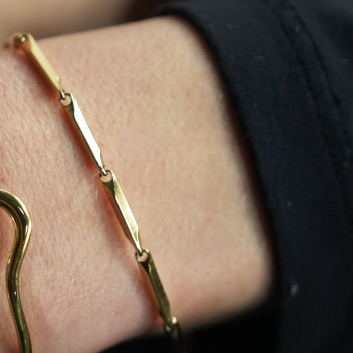 Style ITARSI Gold: Minimalist Geometric Shaped Beaded Chain Bracelet