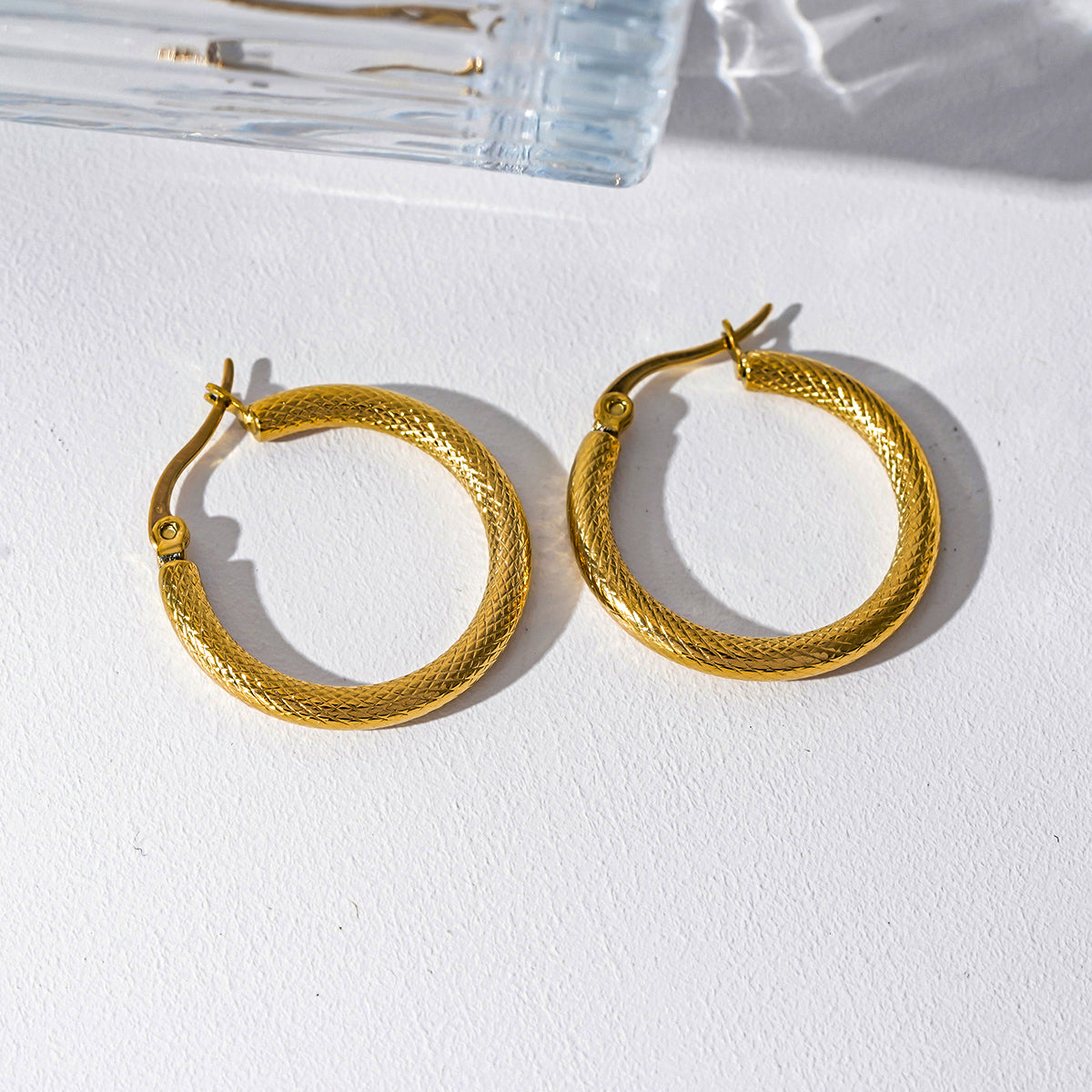 JUNKA Gold: Mid Width Basket Weave Patterned Day-to-Night Hoops