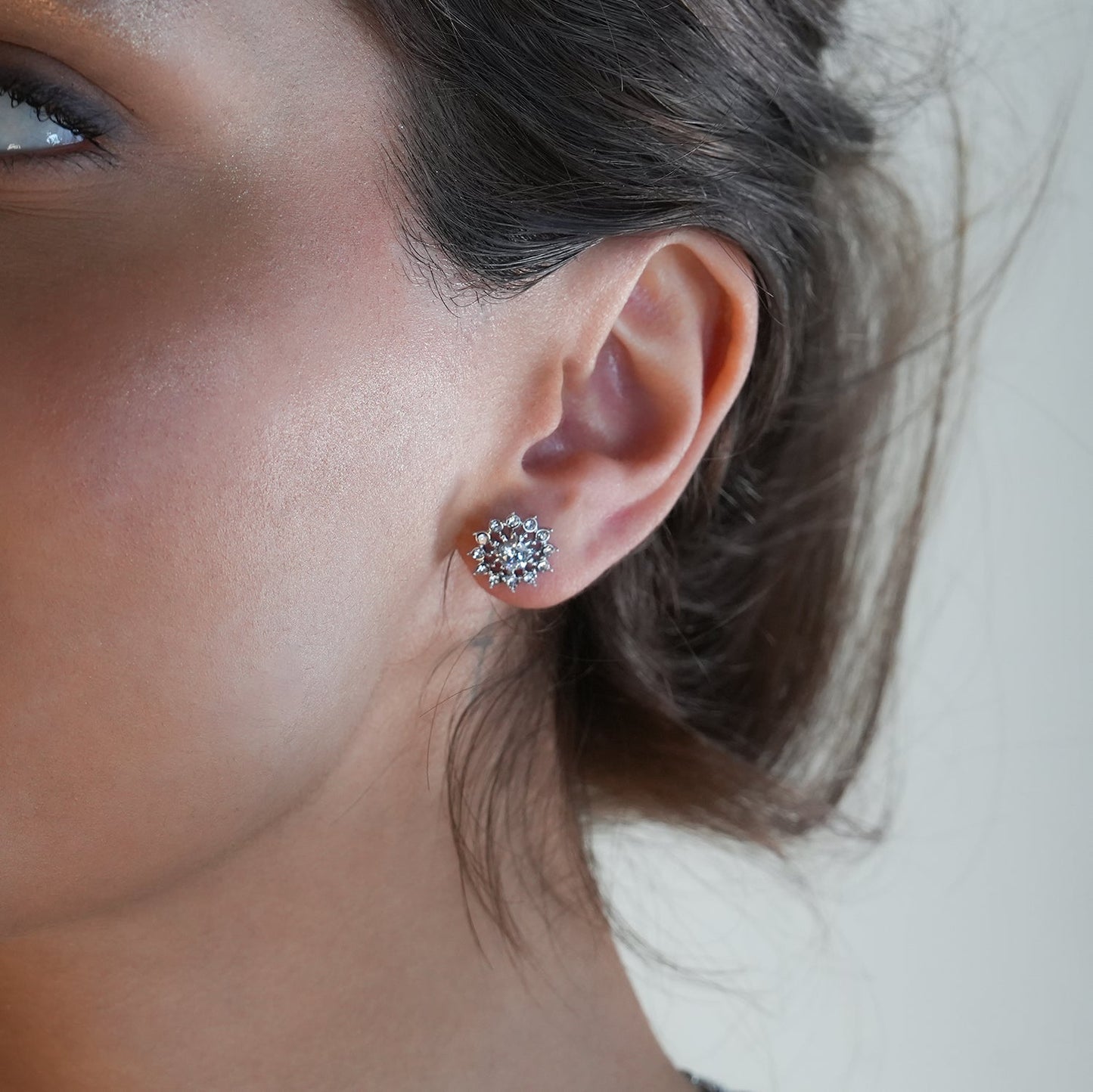 KERELA White Gold (Silver Toned): Shimmering Star Zirconia Stud Earrings