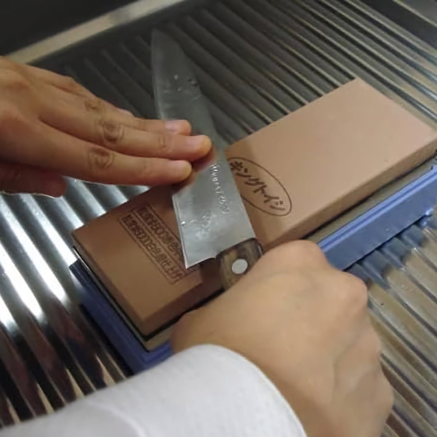 KING PB-04 Dual-Sided Whetstone – Medium and Fine Grit #800/#6000 – Made in Japan