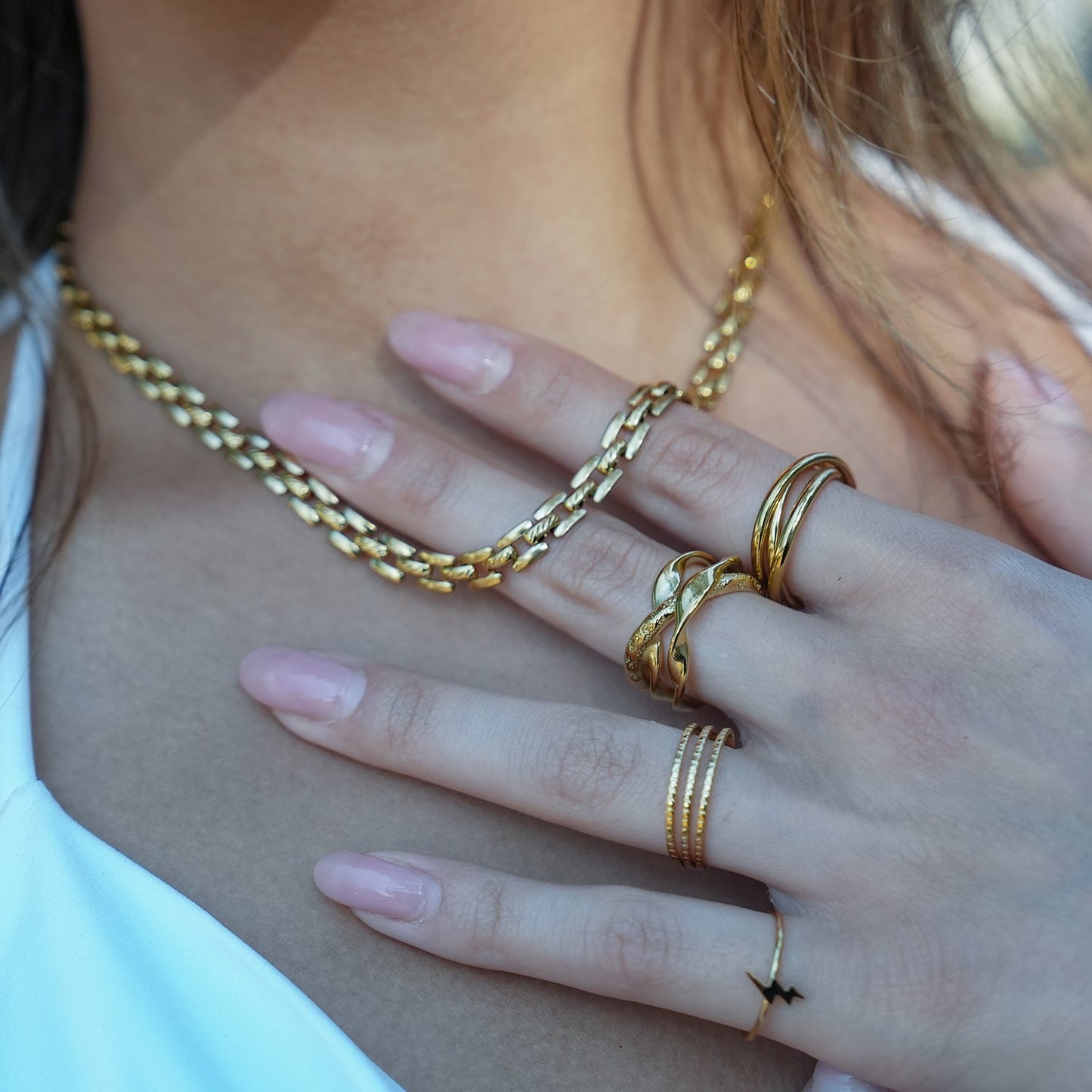 Style KOVVUR: Retro Twin Chain Necklace in Gold