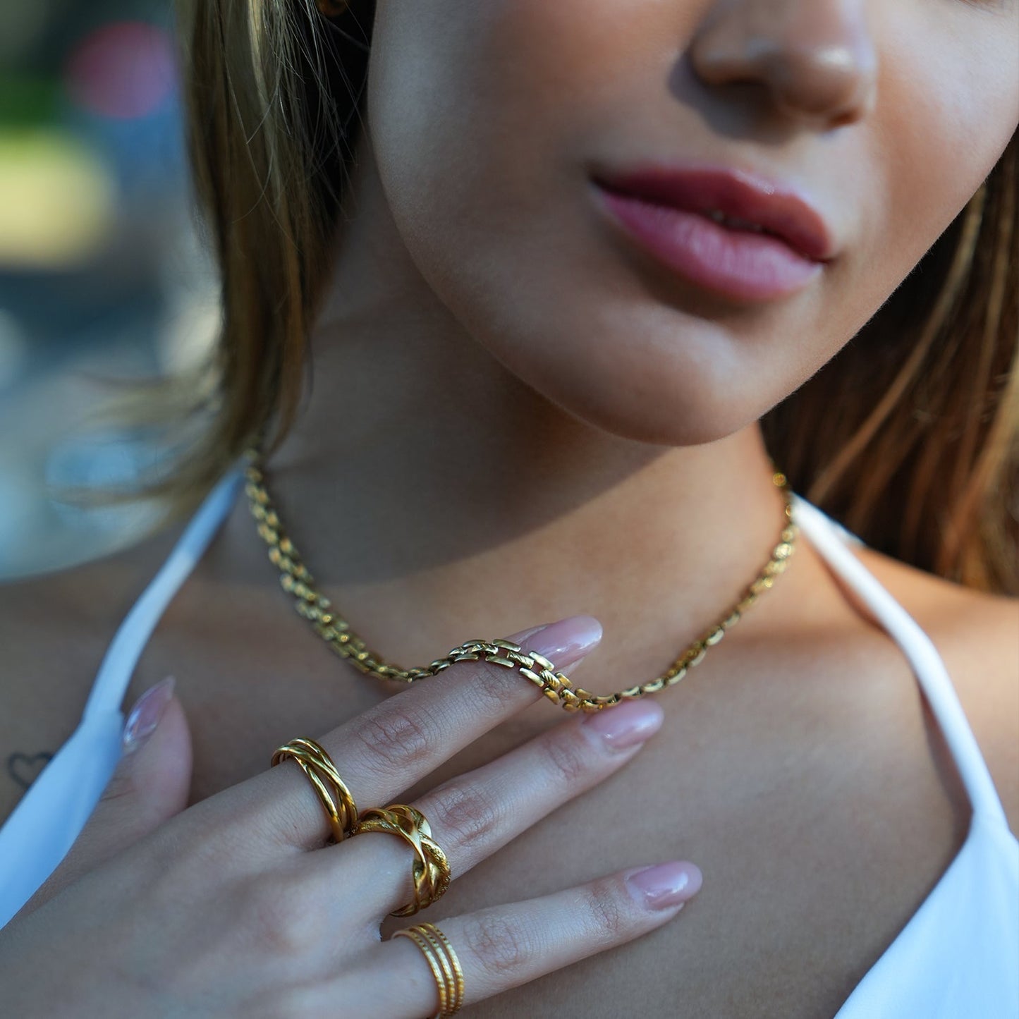 Style KOVVUR: Retro Twin Chain Necklace in Gold