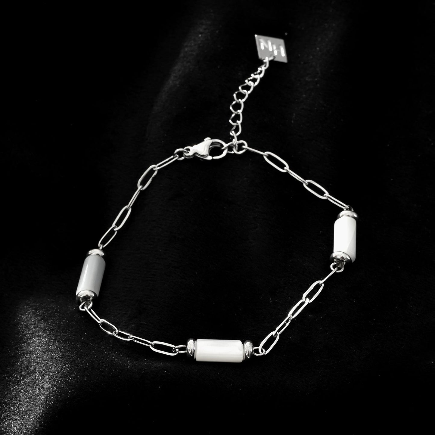 LAGUNA Silver (White Gold): Mini Paperclip Chain Bracelet with Natural Cylinder Cut Shell Beads