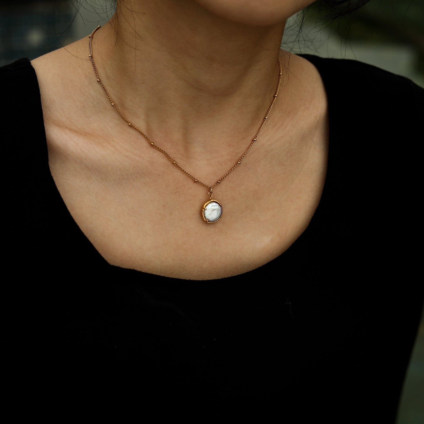 LERATI: Beaded Chain with an Encased Fresh Water Pearl Pendant in Gold