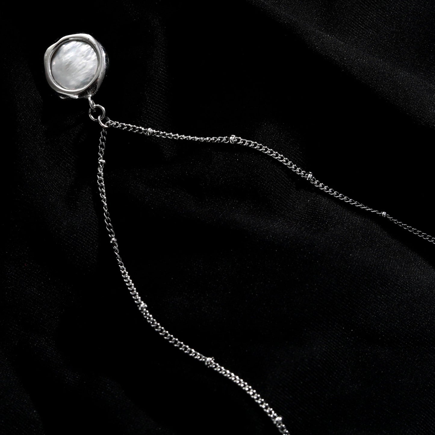 LERATI Beaded Chain with an Encased Fresh Water Pearl Pendant in Silver