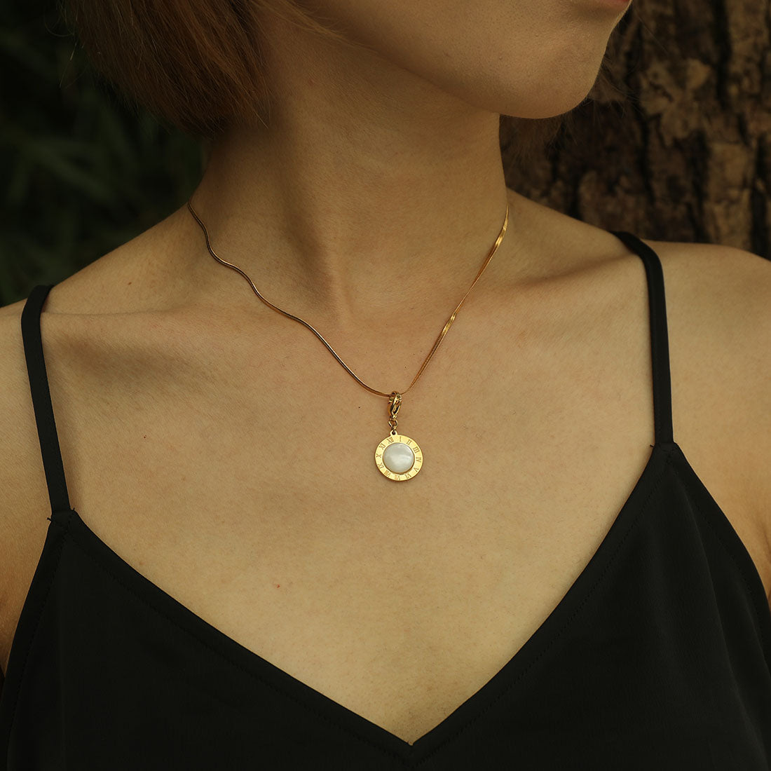 AVERY Charm Necklace Gold