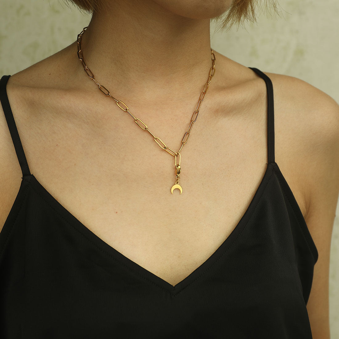AVERY Charm Necklace Gold