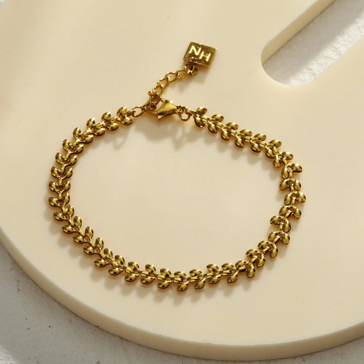 MAGDA Leafy Patterned Bold Bracelet