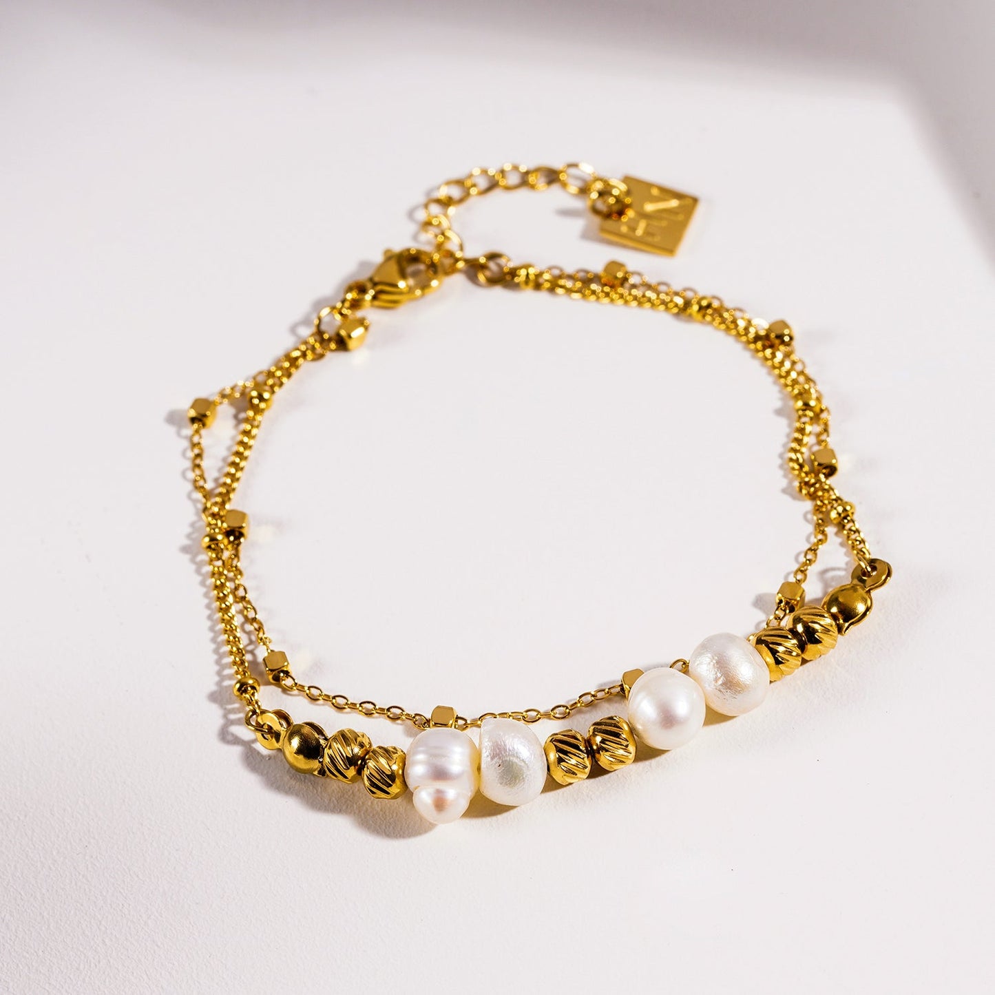 MARENTA: Gilded Harmony Chain Bracelet with Gold Beads and Freshwater Pearls