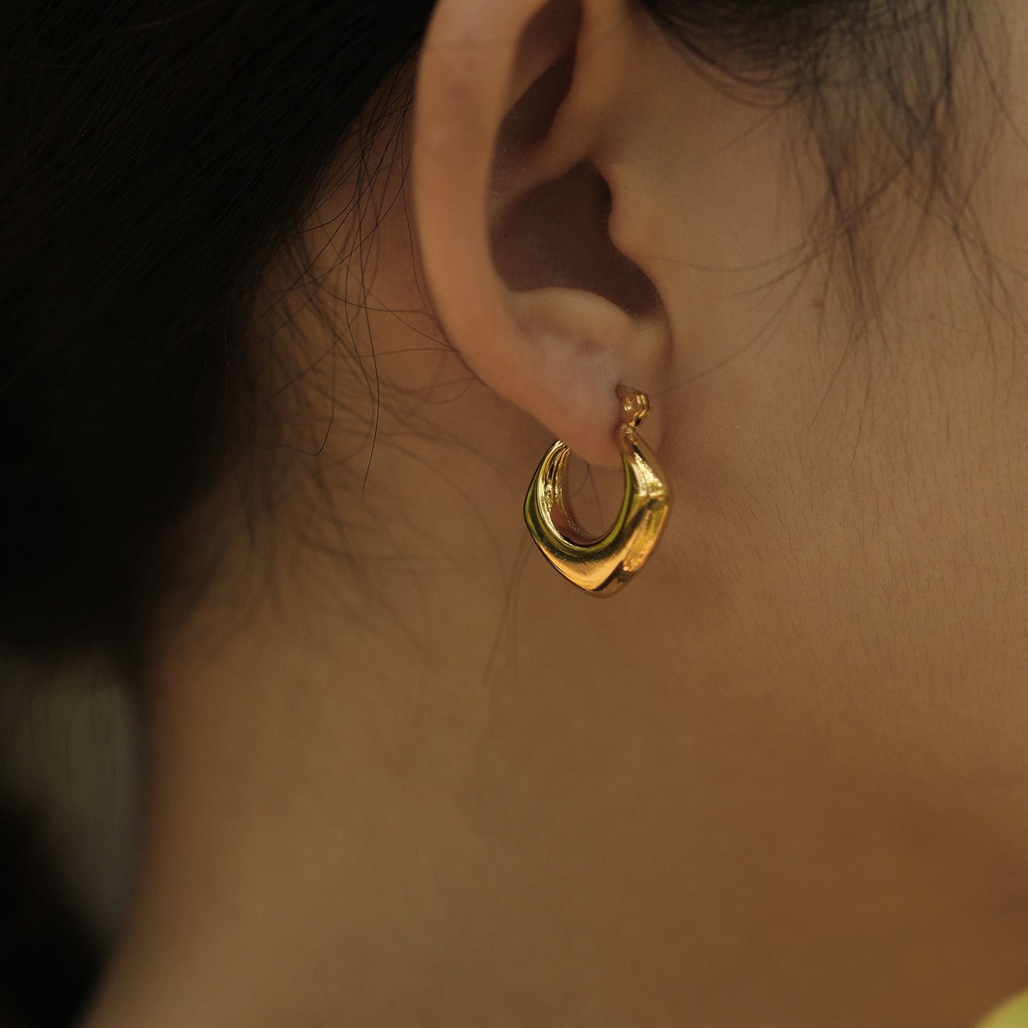 MARIYA: Squared Rounded Hoop Earrings Gold