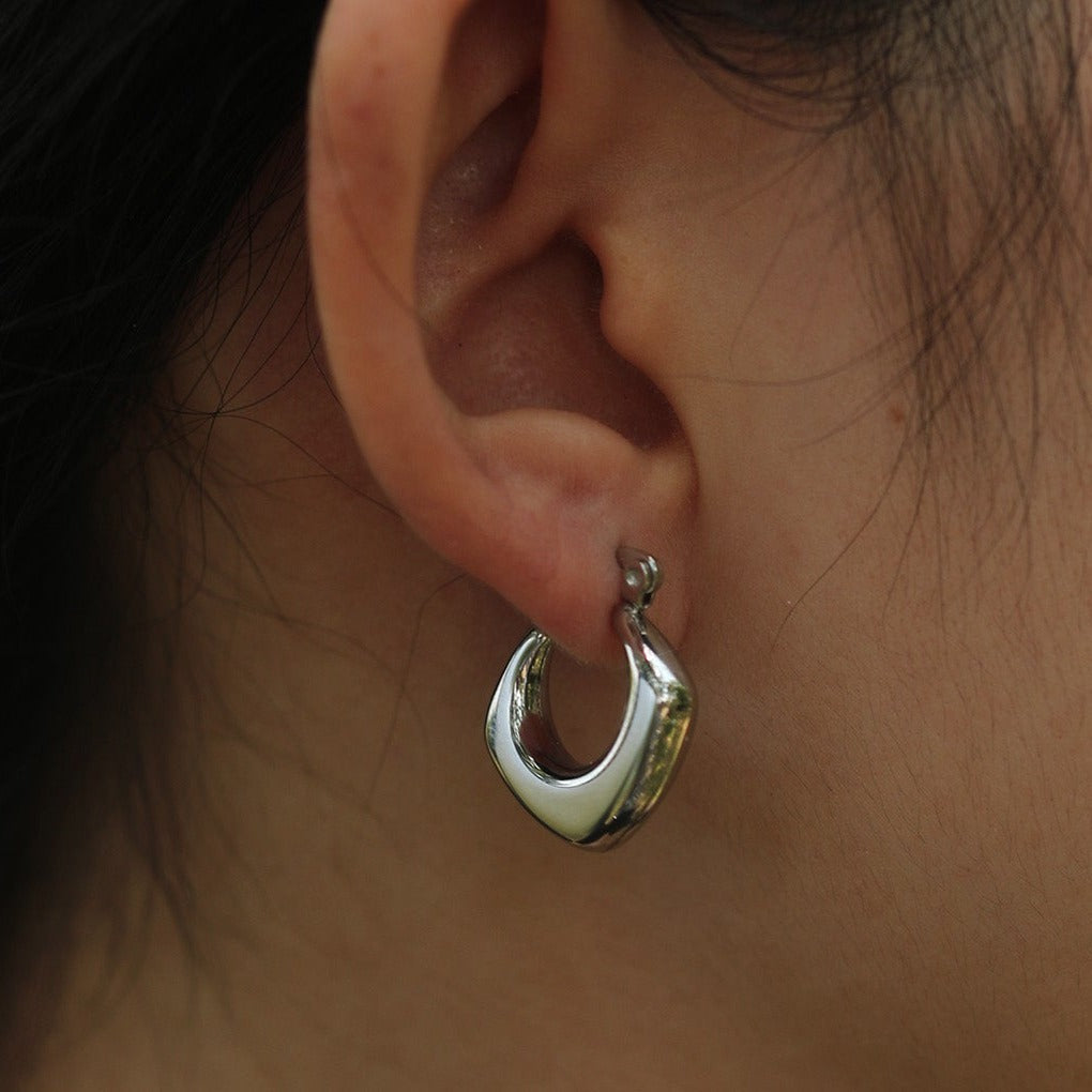 MARIYA Squared Rounded Hoop Earrings Silver
